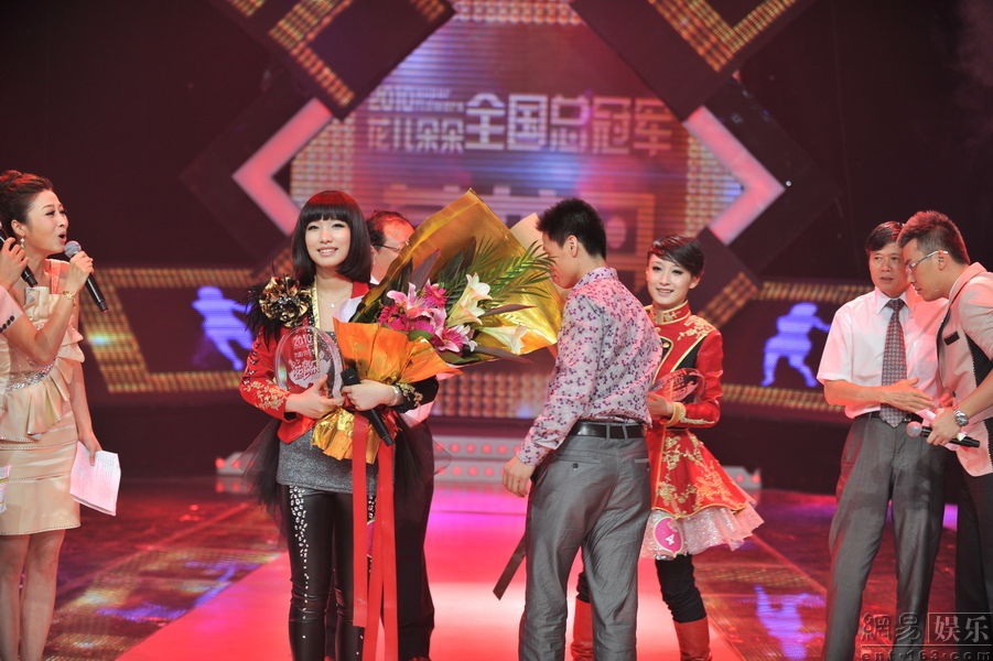2019花儿朵朵经济直播_花儿朵朵 缺乏创新遭吐槽 丁薇被封 收视毒药(3)