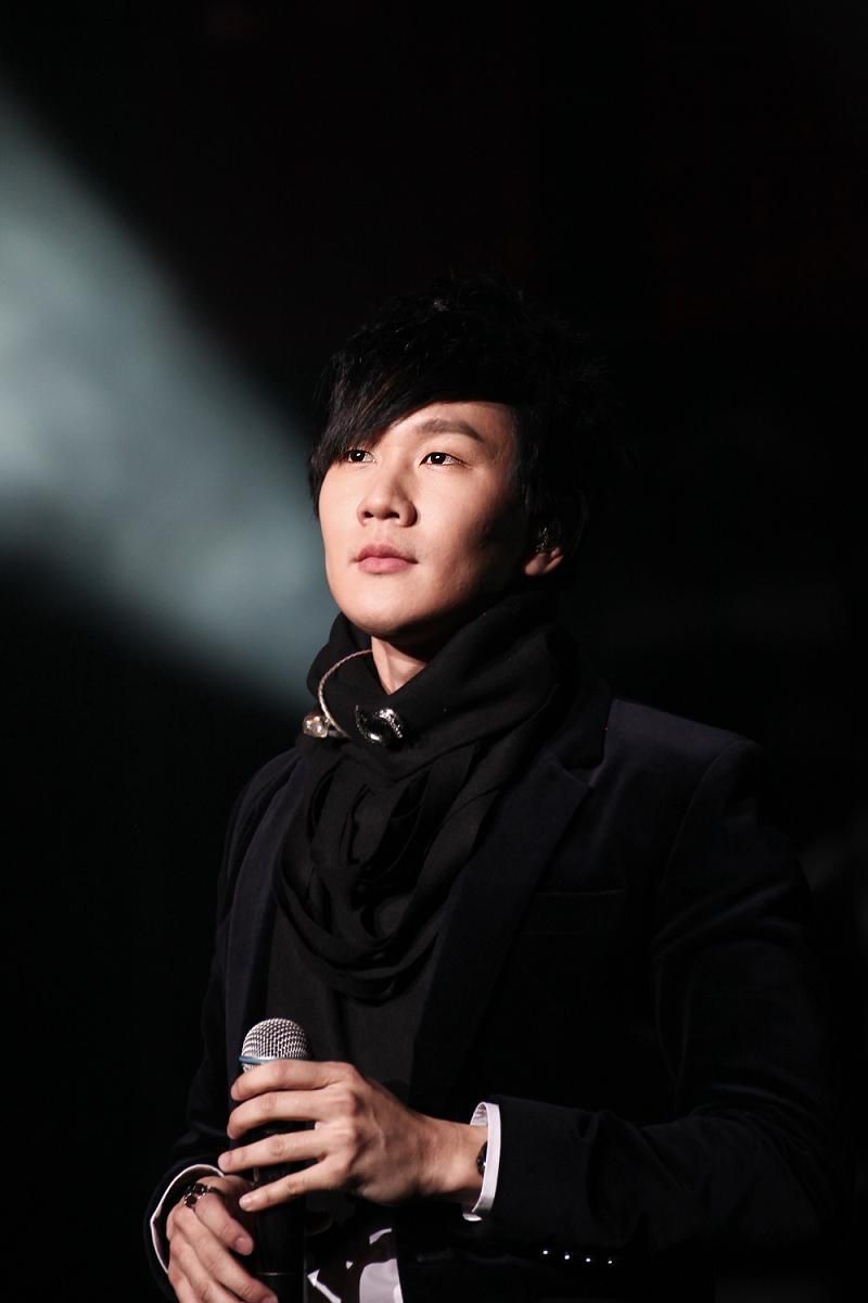 林俊杰北京首唱《学不会》 MV首播空降榜单冠