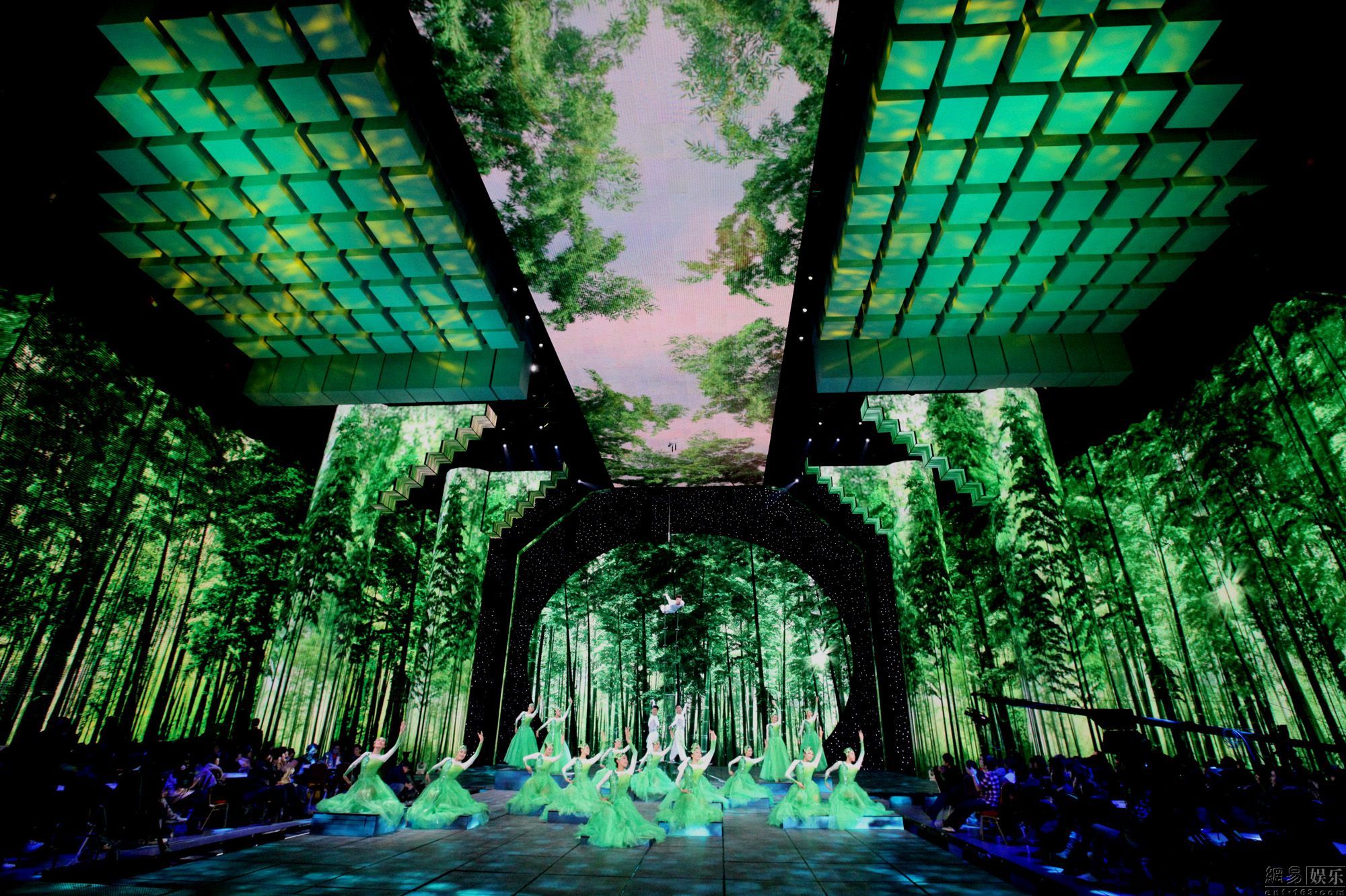 记2012年 央视龙年春晚 直播现场 - 人在上海 的