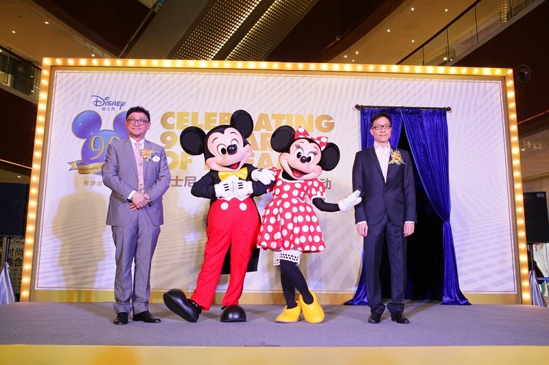 米奇米妮亮相迪士尼90周年庆典揭幕