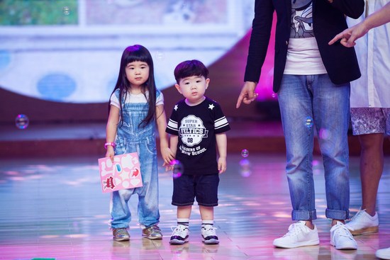 曹格女儿《天天向上》邂逅 失散多年 弟弟