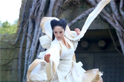 董璇素雅亮相《神雕》 获赞最美古装女神