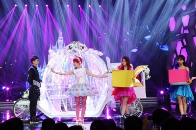 黄雅莉《快乐大本营》秀创意成孩子王