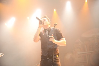 Owl City北京火爆开唱 现场老歌新曲齐上阵