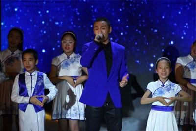 周艳泓携百位明星做公益  共同关注留守儿童