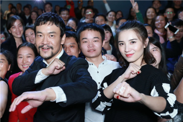 宋佳携《师父》现身深圳被评
