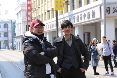 《燃情大地》将杀青 媒体探班马家三兄弟