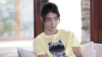 陈小艺母子亮相新剧 儿子帅气引发热议