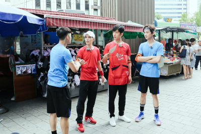 《战斗吧》韩国打工记 众星化身送餐员