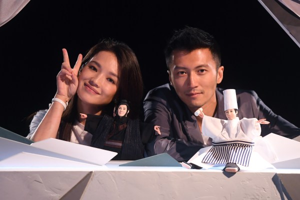 舒淇新婚出位首秀 强吻枕肩谢霆锋难以自持