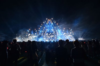吴莫愁亮相风暴电音节 自曝想参加喜剧节目
