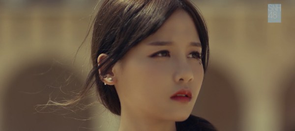SNH48拍《公主披风》MV 化身西班牙公主