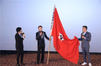 《勇士》首映全阵容集结