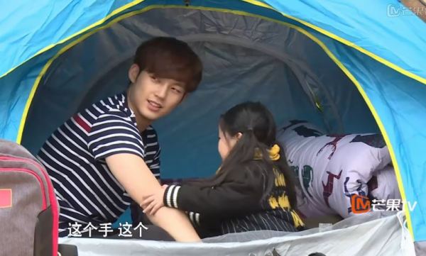 阿拉蕾萌哭了 《爸爸4》贴心为董力揉肩