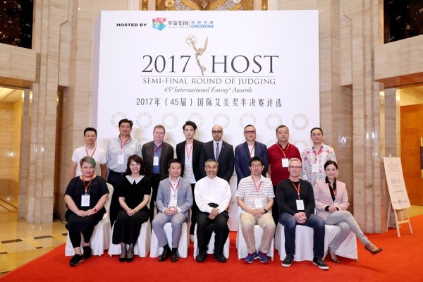 毛卫宁钟汉良等助阵艾美奖评选
