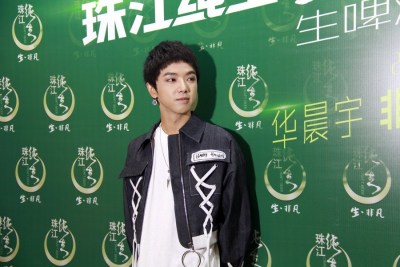 华晨宇广州塔引千人合唱《我的滑板鞋》