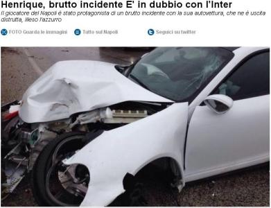 那不勒斯球员遇车祸 车被撞烂人只擦伤