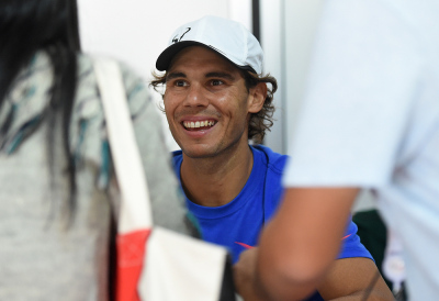 纳达尔签售活动引围观 安保成群