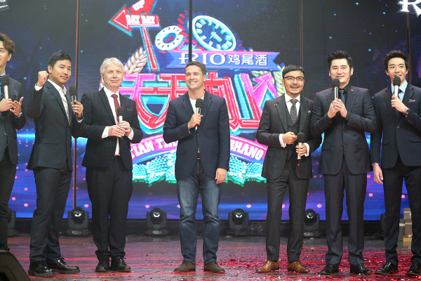 孙继海欧文做客天天向上 金童与美女贴面吻