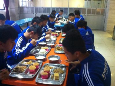 富力足校U13、U14、U15学生广西冬训