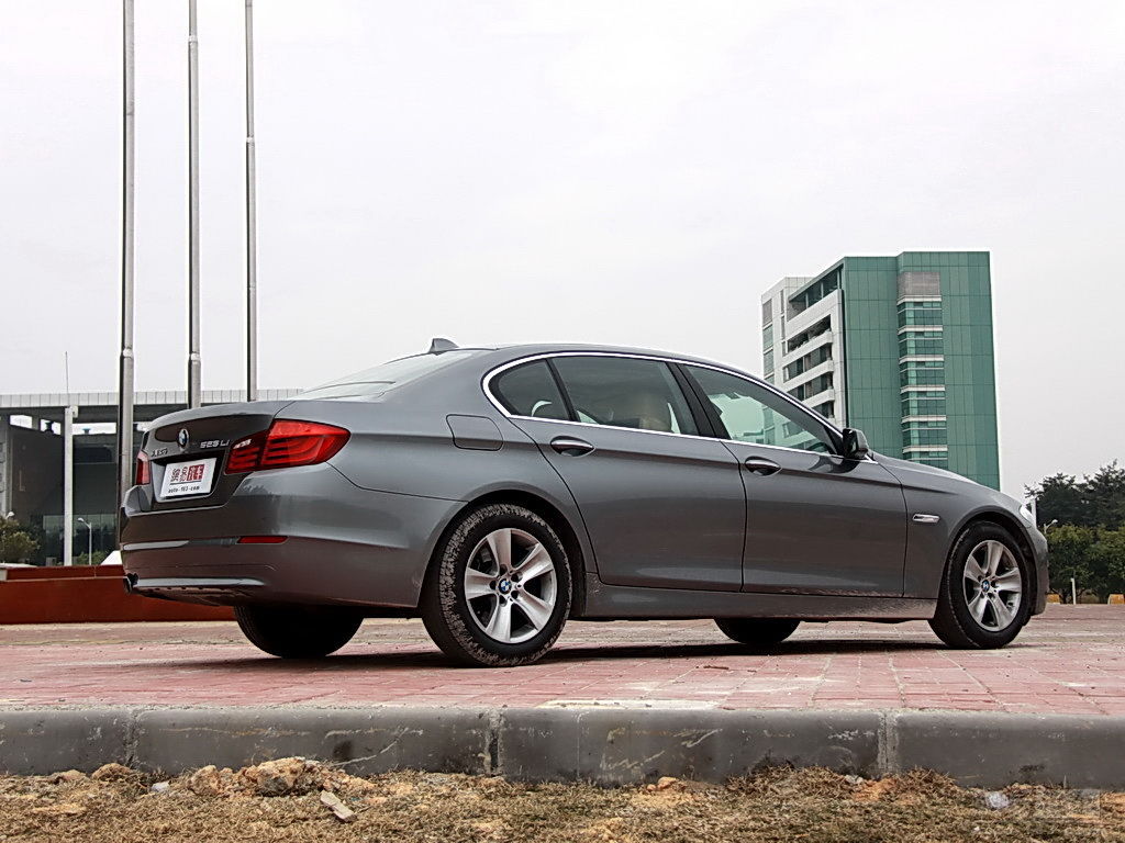 2011款宝马528Li豪华型