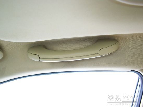 副驾驶位拉手
