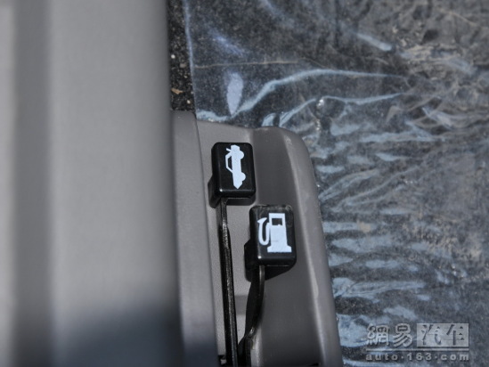 行李舱开启控制
