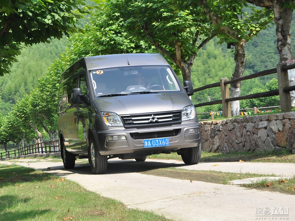 2011款 MAXUS大通V80试驾图片