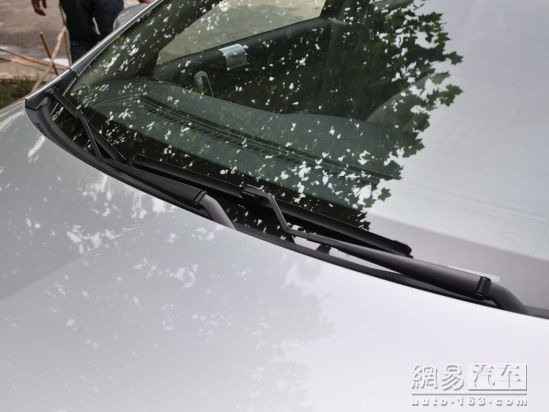 ����B70