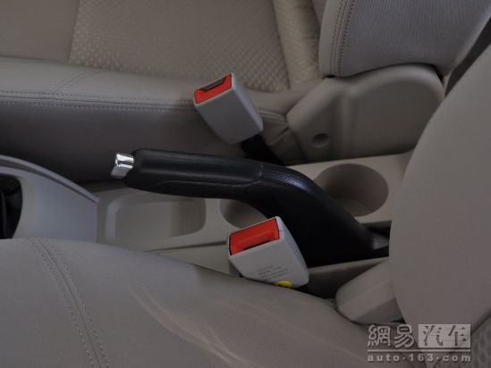 手刹(驻车制动器)