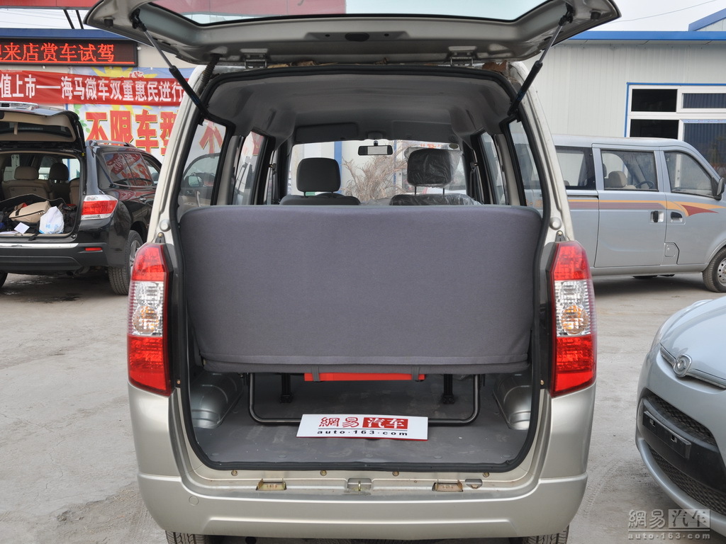 海马汽车福仕达 2009款 1.0mt超值型 行李舱局部高清图片
