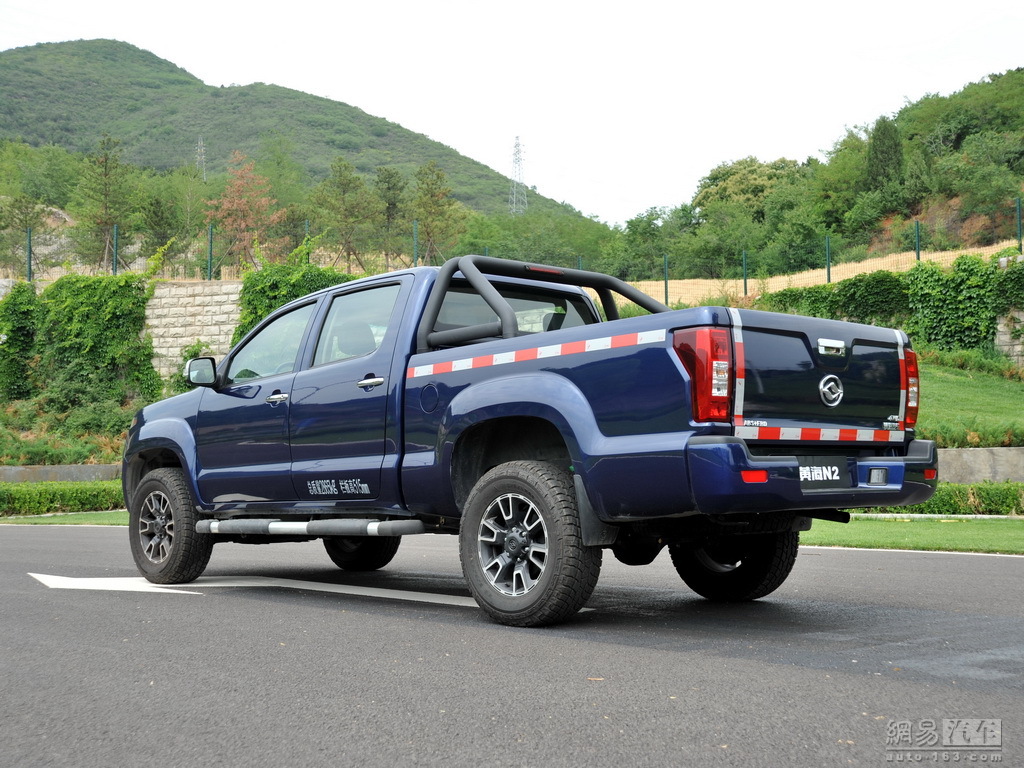 2015款黄海N2 柴油2.8T MT四驱至尊版实拍图