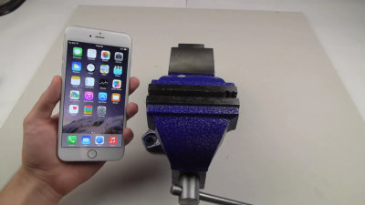 国外用户铁锤怒砸iPhone 6 Plus