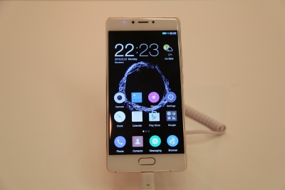 MWC2016展会：金立S8上手试玩