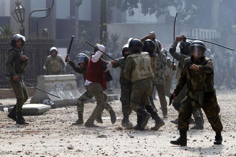 埃及首都示威者与军警再次爆发冲突