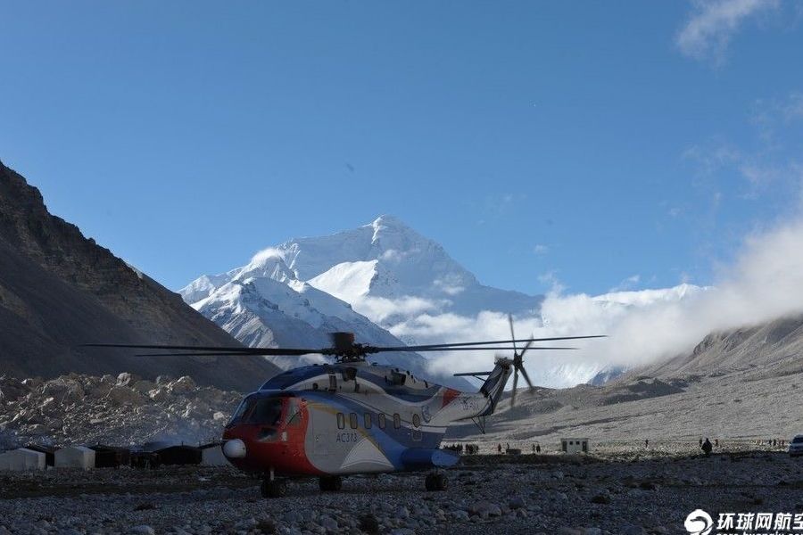 国产ac313中型直升机飞越世界屋脊 - 人在上海 - 中华日报chinadaily