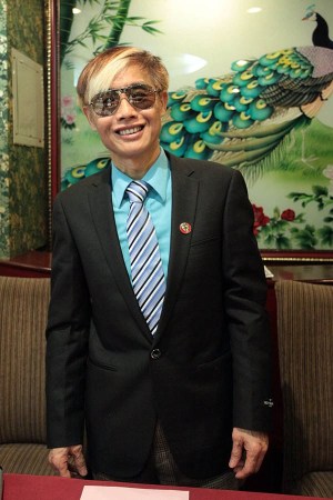 邓建国称不会与干露露结婚她妈太厉害