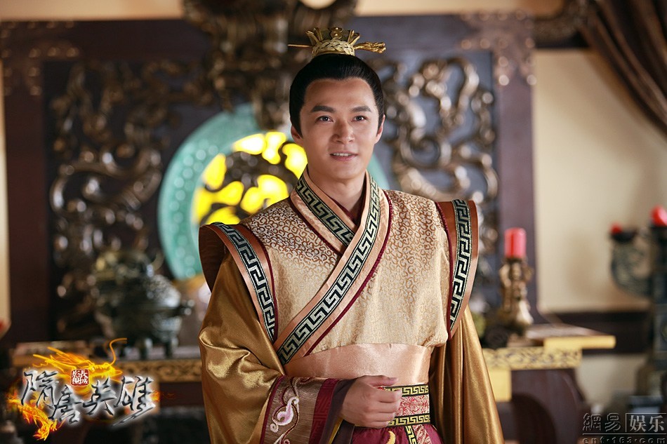 隋唐英雄3收官郑国霖上演古代时装秀