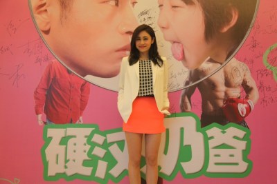 刘云靓丽出席《硬汉奶爸》发布会