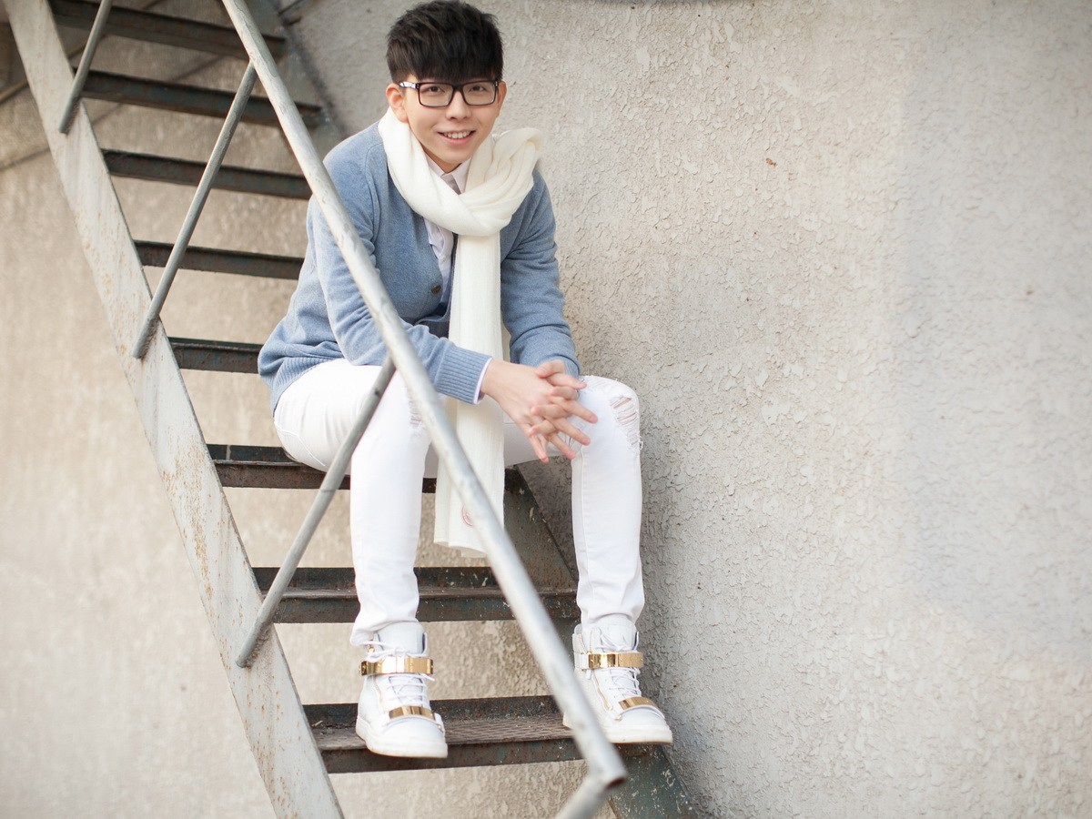 胡夏时尚街拍曝光