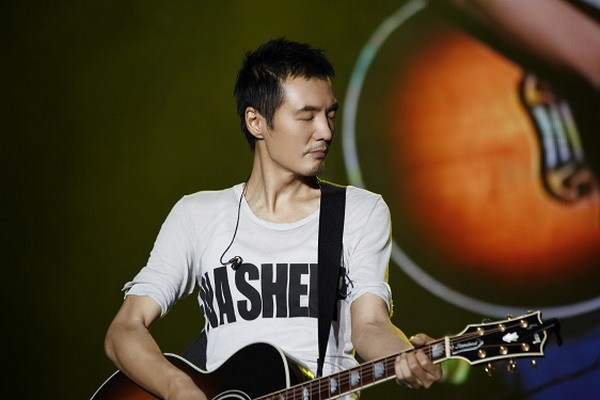 零点乐队新专辑发布会邀歌迷k歌涮火锅