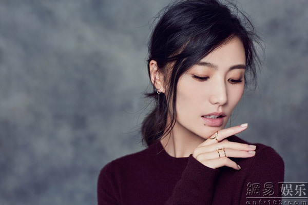 金喜最新写真秀长腿