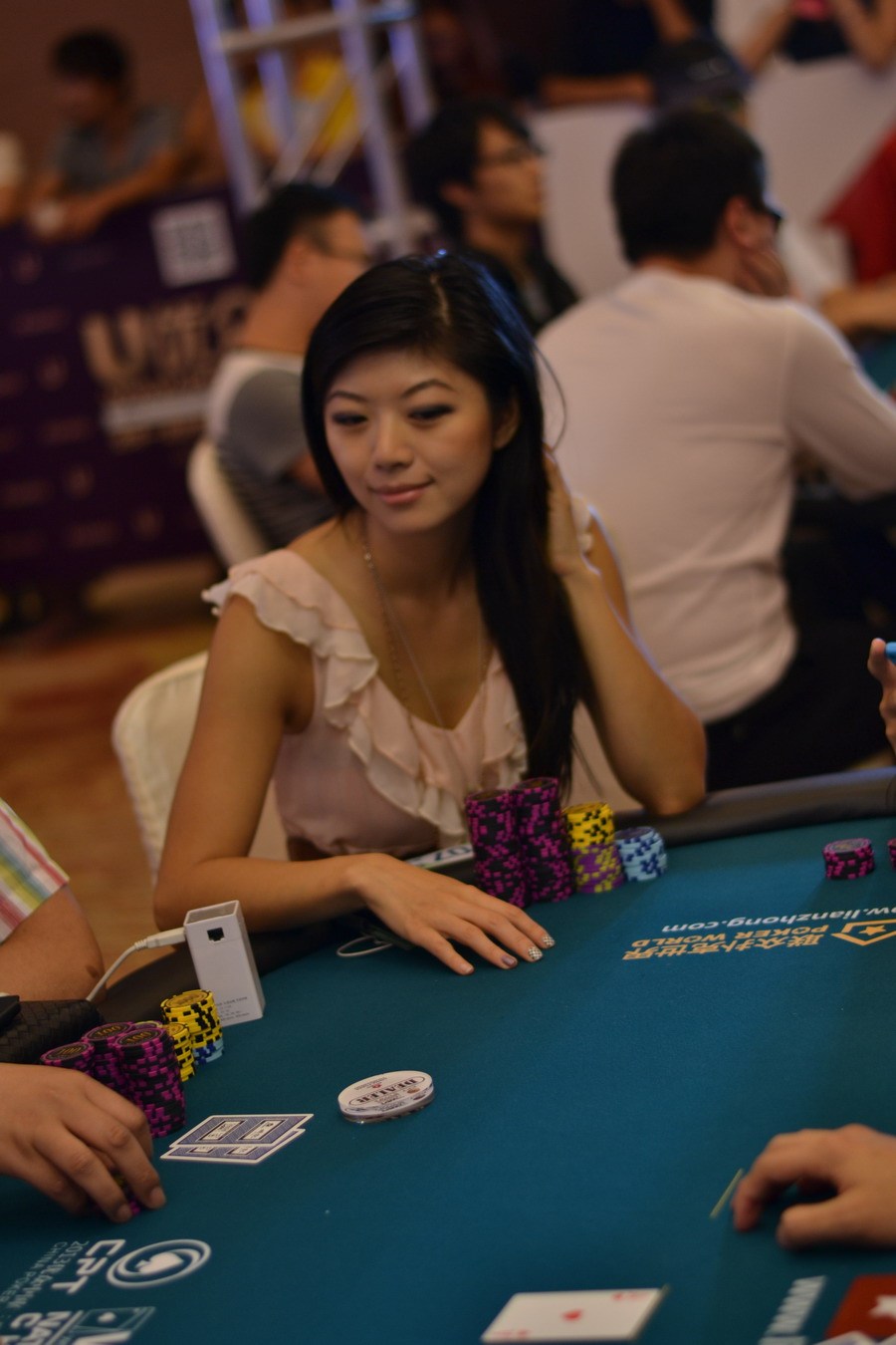 2013WPT中国赛 刘璇璇领衔众美女闪耀赛场_网易体育
