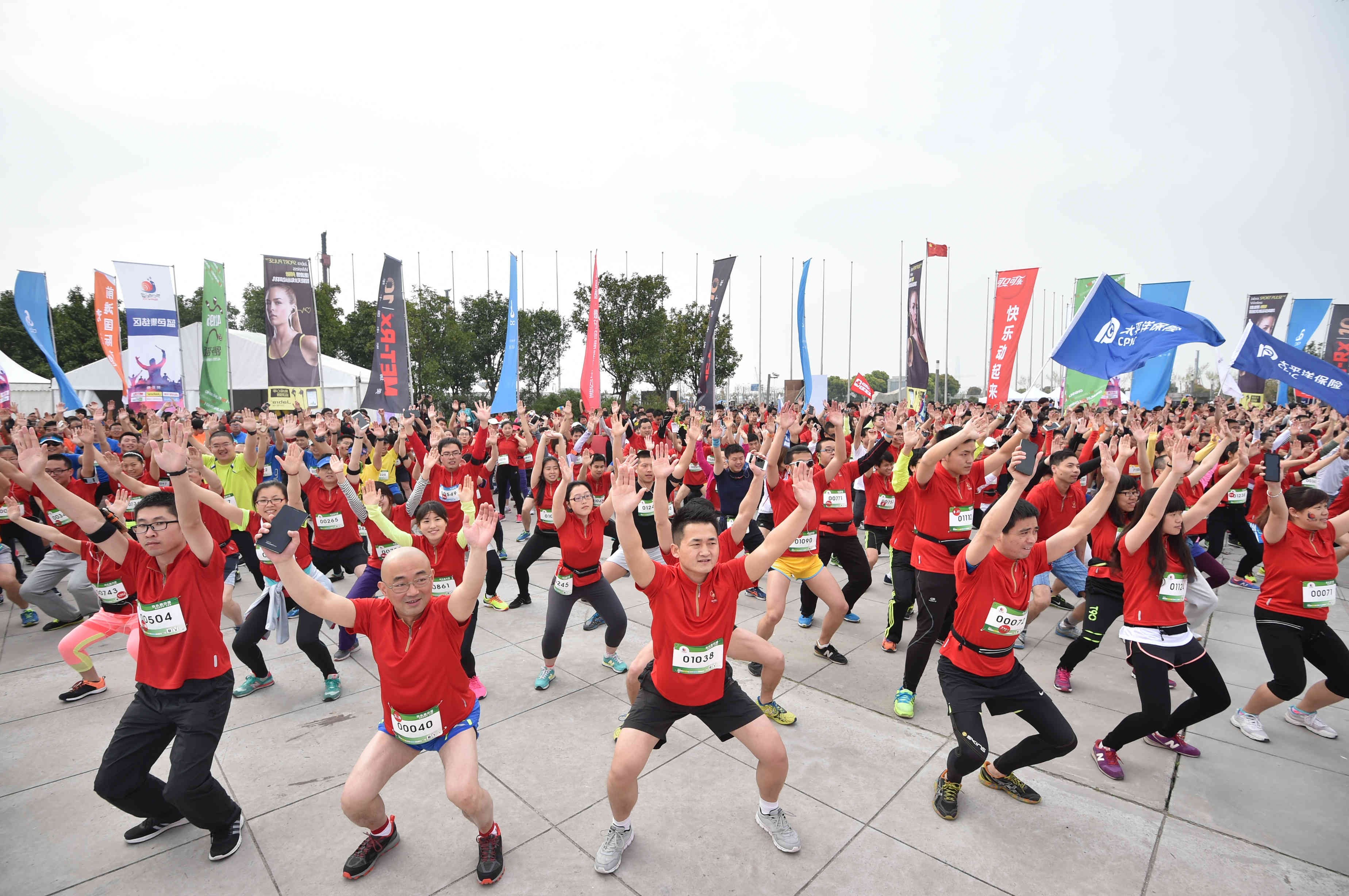 欢乐跑中国上海开跑 580跑友欢乐颂中成英雄第26张