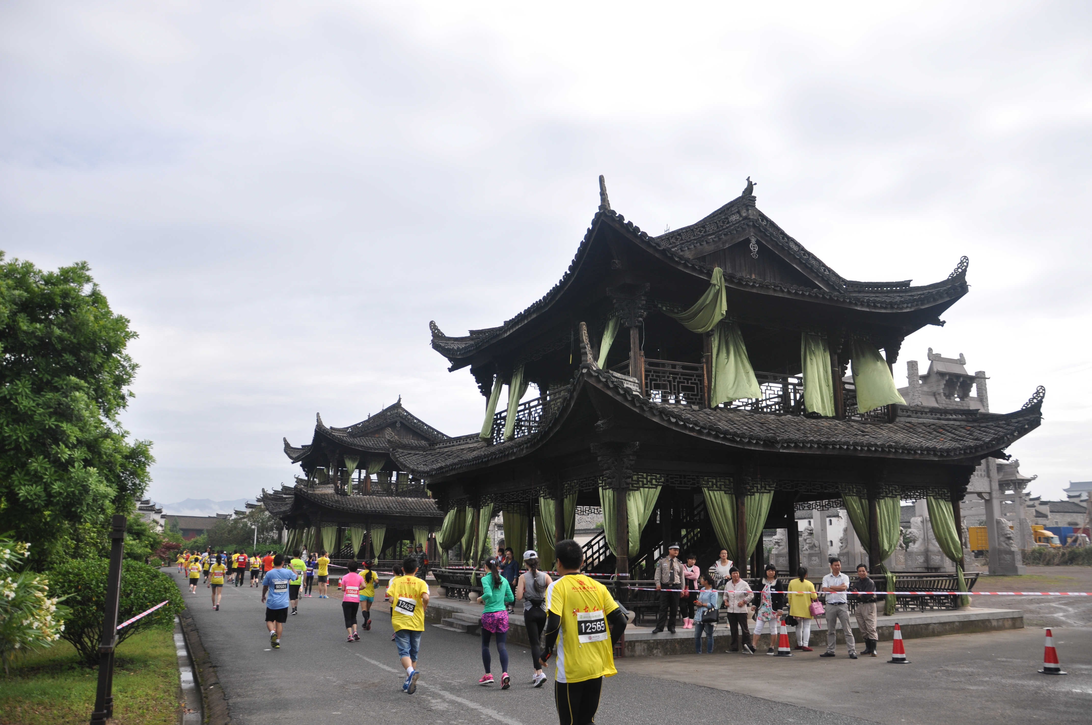 横店马拉松赛道沿途风景如画第12张
