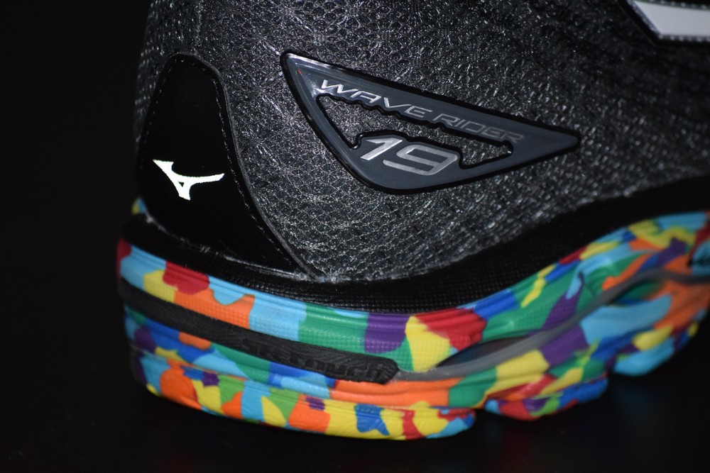 Mizuno Wave Rider 19跑鞋第5张
