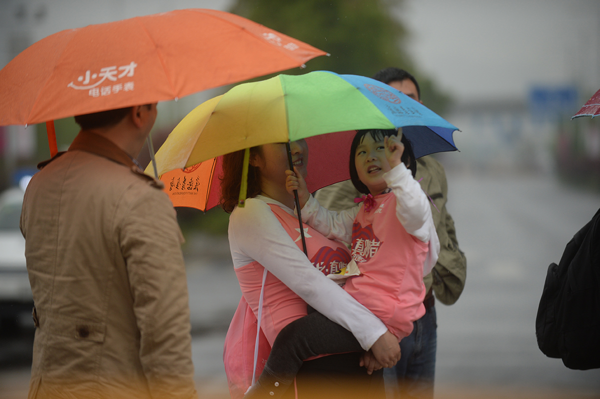 南京浦口女子半马雨中开跑第32张