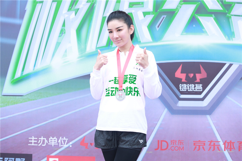 黄奕完成陪跑第10张