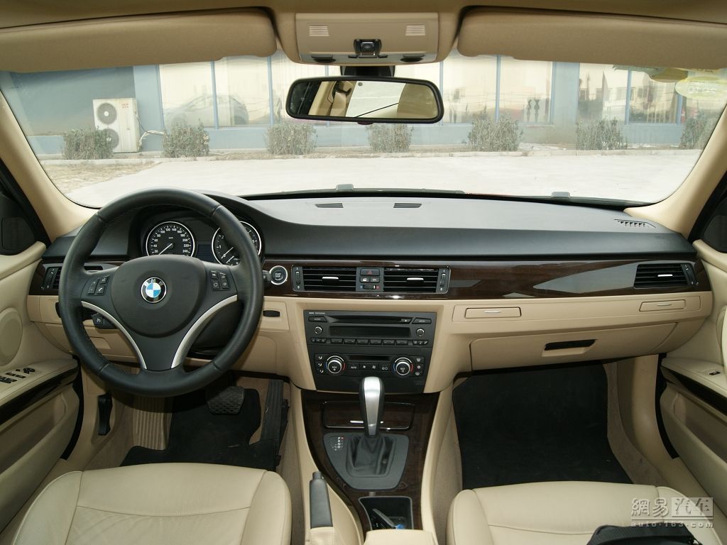 宝马325i时尚型--中控台全景 / 104
