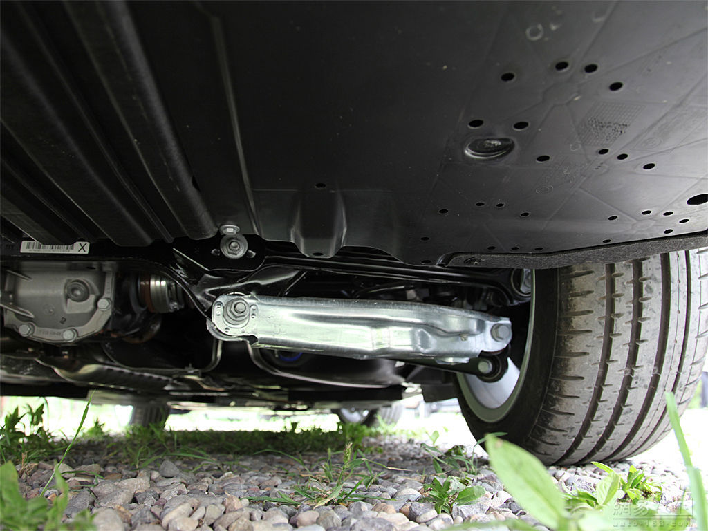 2010款华晨宝马320i时尚型世博版